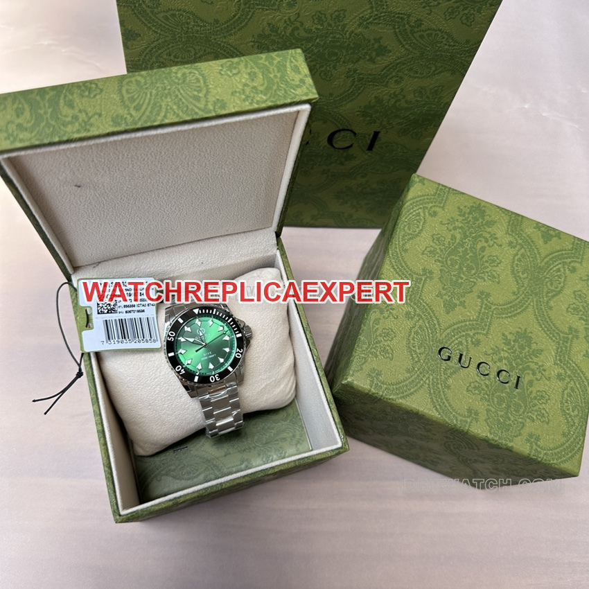 Gucci top-tier replica2024 new green dialsteel bracelet model YA136363front live photo