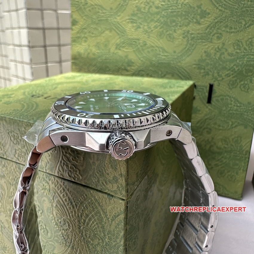 Gucci top-tier replica2024 new green dialsteel bracelet model YA136363side live photo