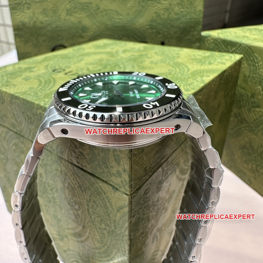 Gucci top-tier 2024 new green dialsteel bracelet model YA136363 side live photo