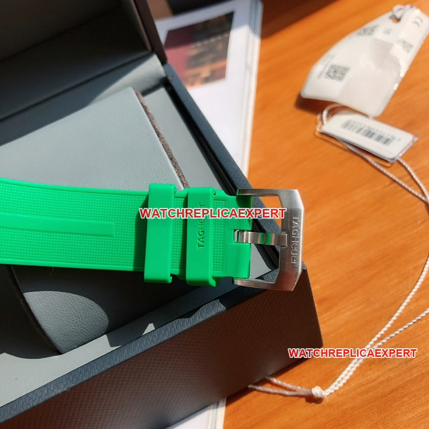 Tag Heuer F1top-tier replicagreen dialchronographCAZ101AP.FT8056clasplive photos