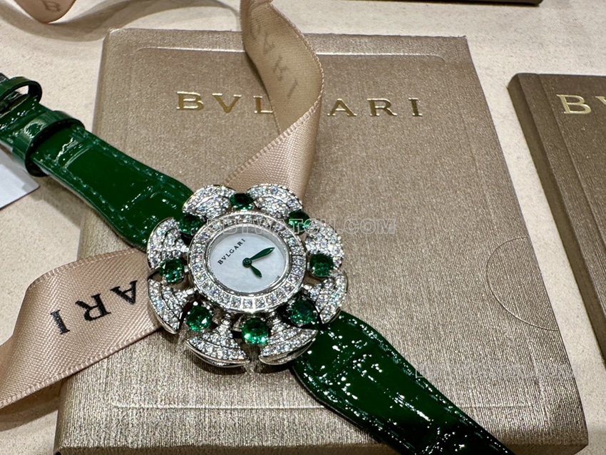 Bvlgari1:1super white mother of pearl dial green model 103505front live photo