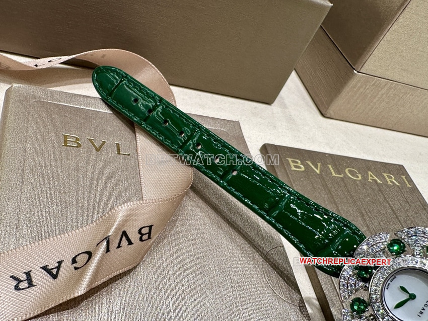 Bvlgari1:1super white mother of pearl dial green model 103505braceletlive photos