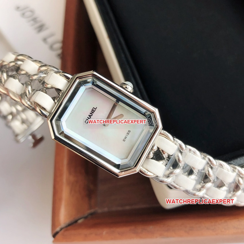 Chaneltop-tier 1:1high-quality replicawhite dial leather chain braceletletH1639front live photo