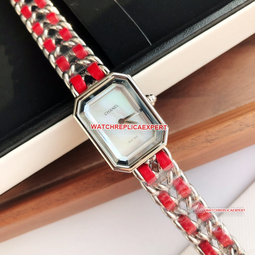 Chaneltop-tier white mother-of-pearl dial red leather chain braceletfront live photo