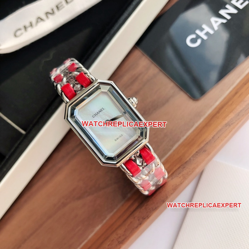 Chaneltop-tier white mother-of-pearl dial red leather chain braceletfront live photo