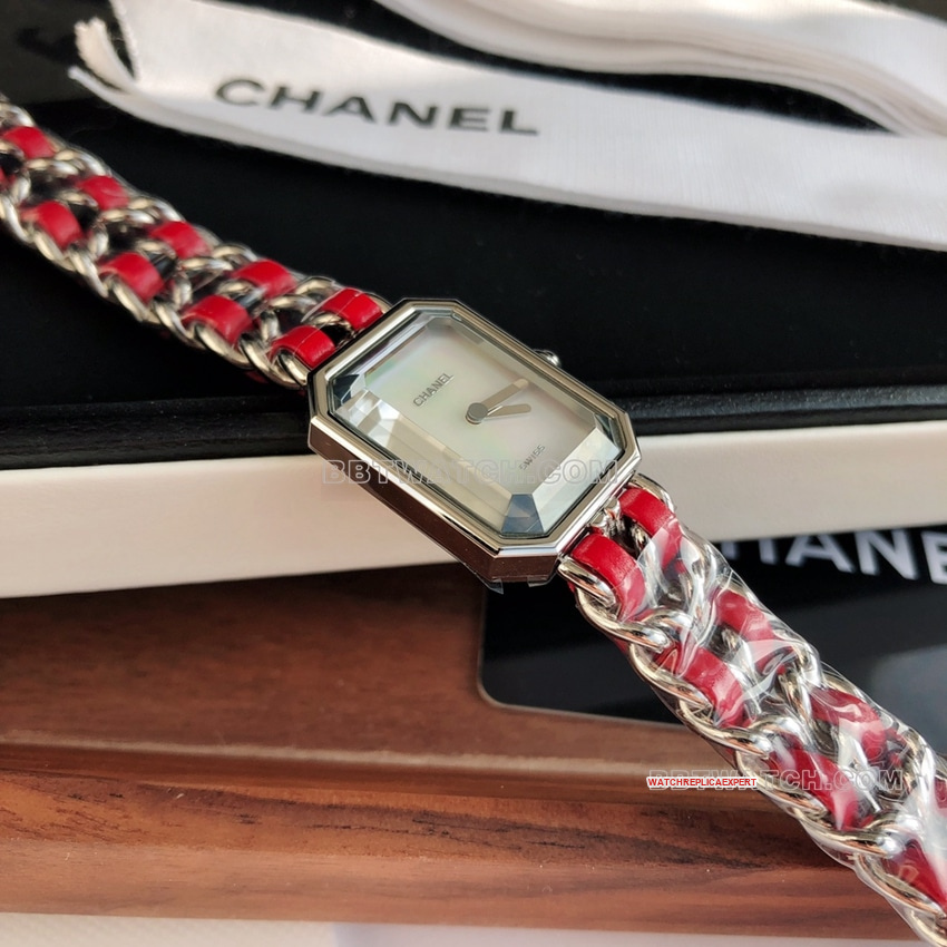 Chaneltop-tier white mother-of-pearl dial red leather chain braceletfront live photo