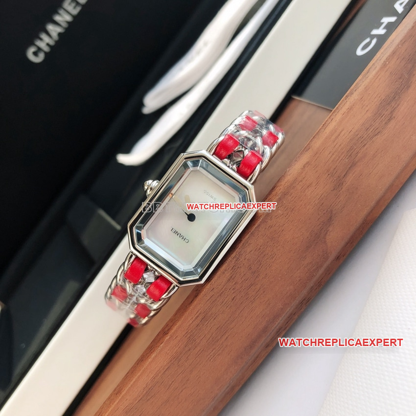 Chaneltop-tier white mother-of-pearl dial red leather chain braceletfront live photo