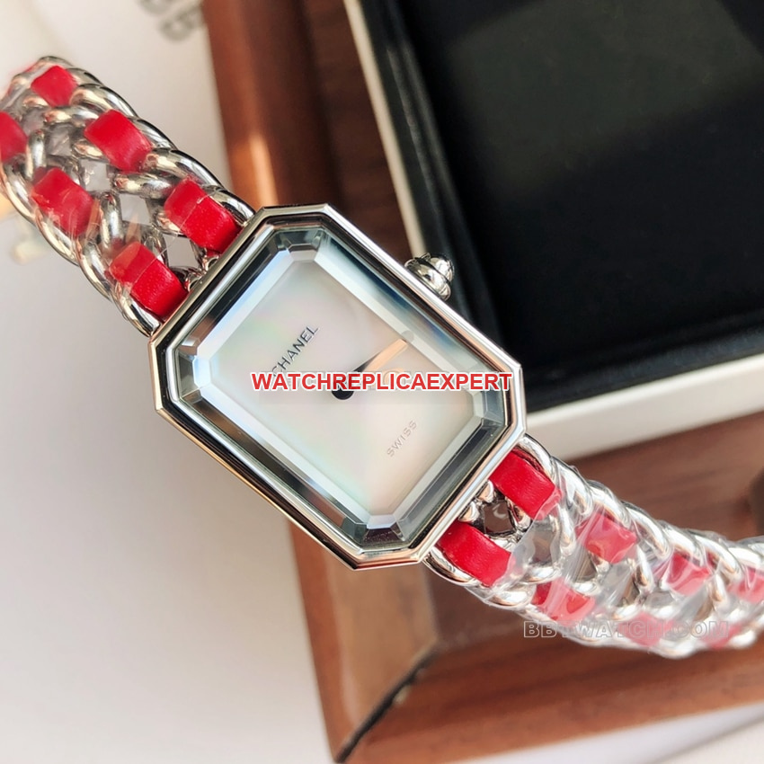 Chaneltop-tier white mother-of-pearl dial red leather chain braceletfront live photo