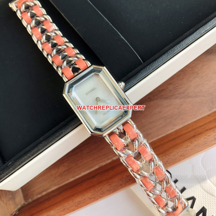 Chanel1:1super white mother-of-pearl dial pink leather chain braceletfront live photo