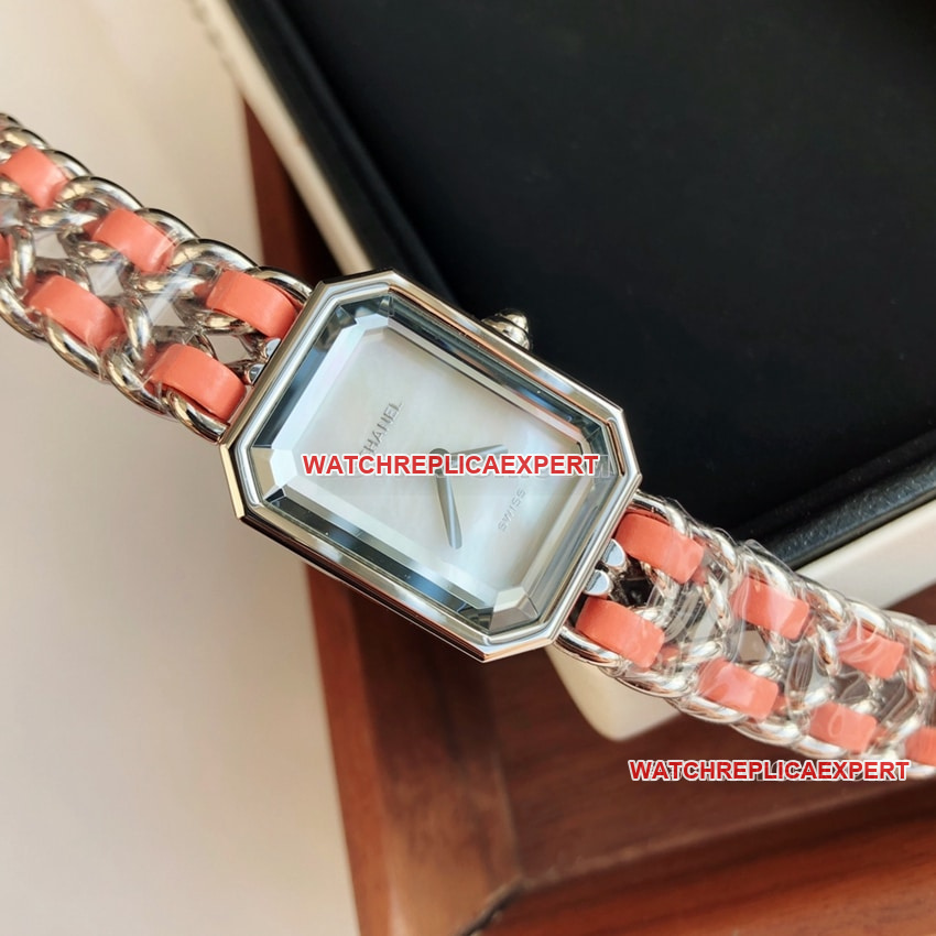 Chanel1:1super white mother-of-pearl dial pink leather chain braceletfront live photo
