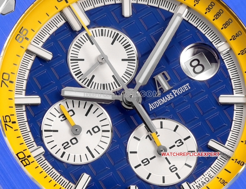 TW factory Audemars PiguetRoyal Oak offshore super cloneblue dial yellow inner bezel26400front live photo