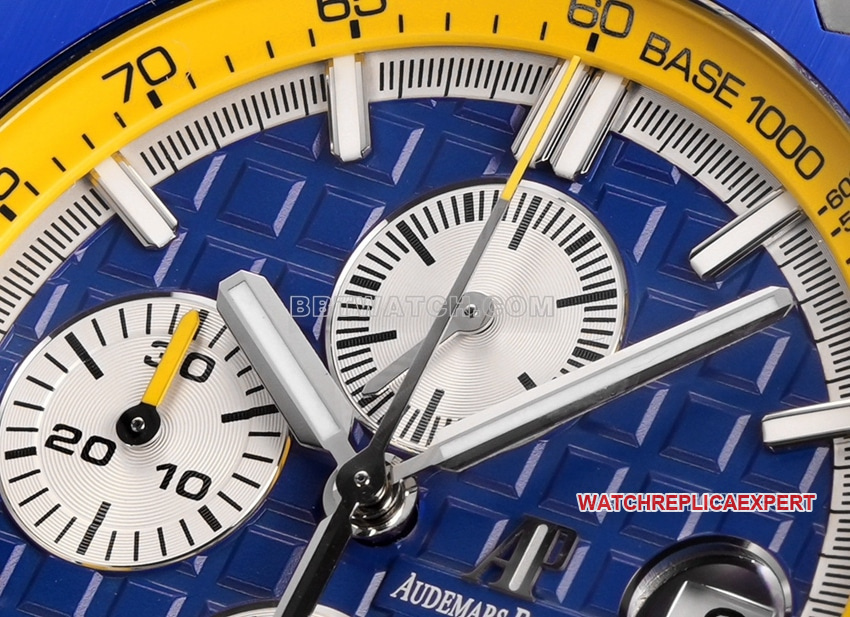 TW factory Audemars PiguetRoyal Oak offshore super cloneblue dial yellow inner bezel26400front live photo