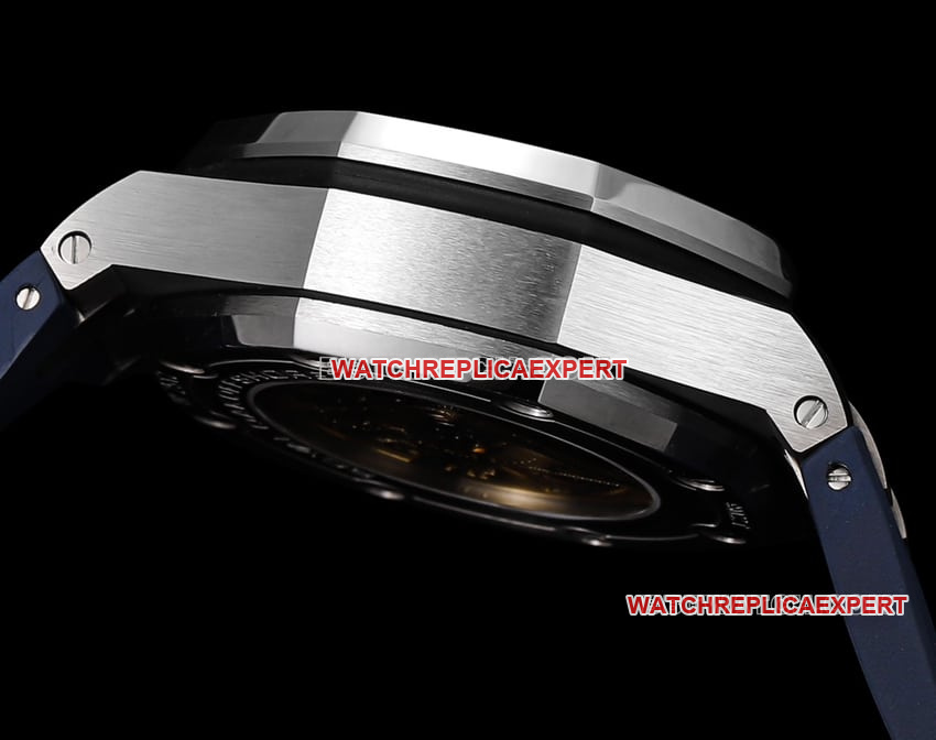 TW factory Audemars PiguetRoyal Oak offshore type 1:1top-tier replicablue dial rubber model 26470side live photo