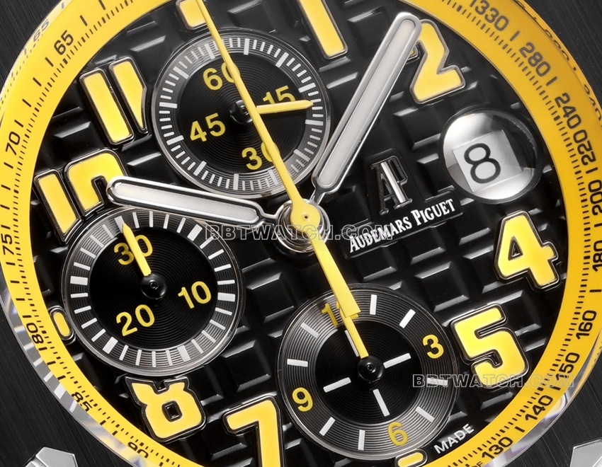 TW factory Audemars PiguetRoyal Oak offshore top-tier 1:1super cloneblack dial yellow inner bezel26176front live photo