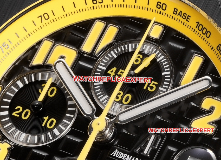 TW factory Audemars PiguetRoyal Oak offshore top-tier 1:1super cloneblack dial yellow inner bezel26176front live photo