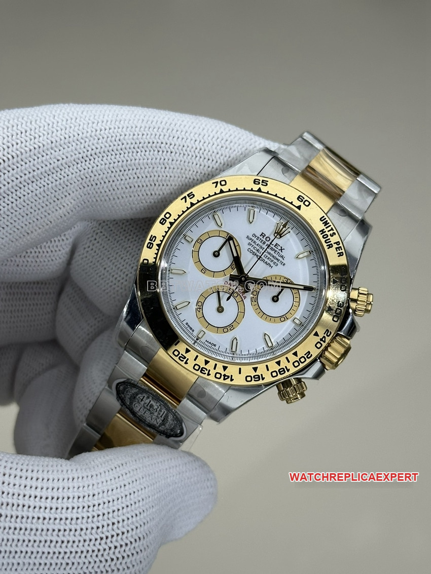 Clean FactoryRolexDaytonasuper clonewhite dial gold steel bracelet model 126503front live photo