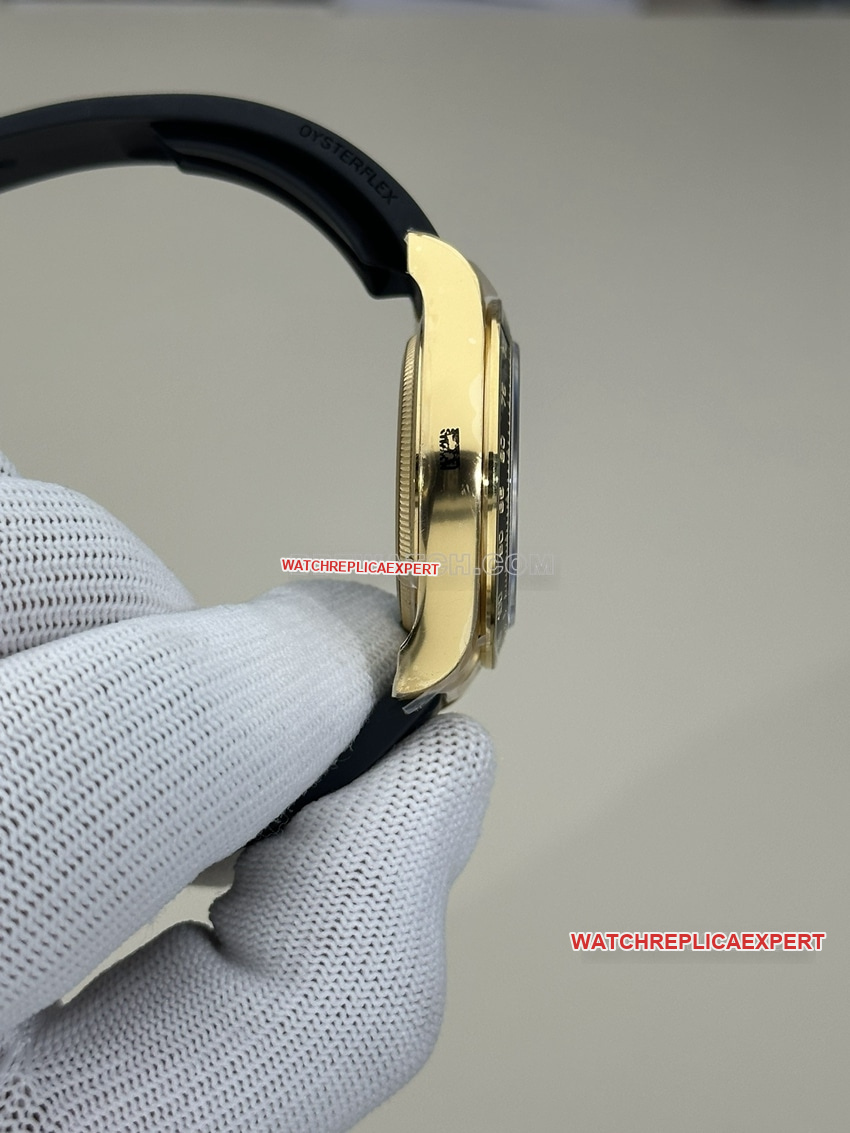 Clean FactoryRolexDaytona1:1super gold plate full gold rubber model 126518side live photo