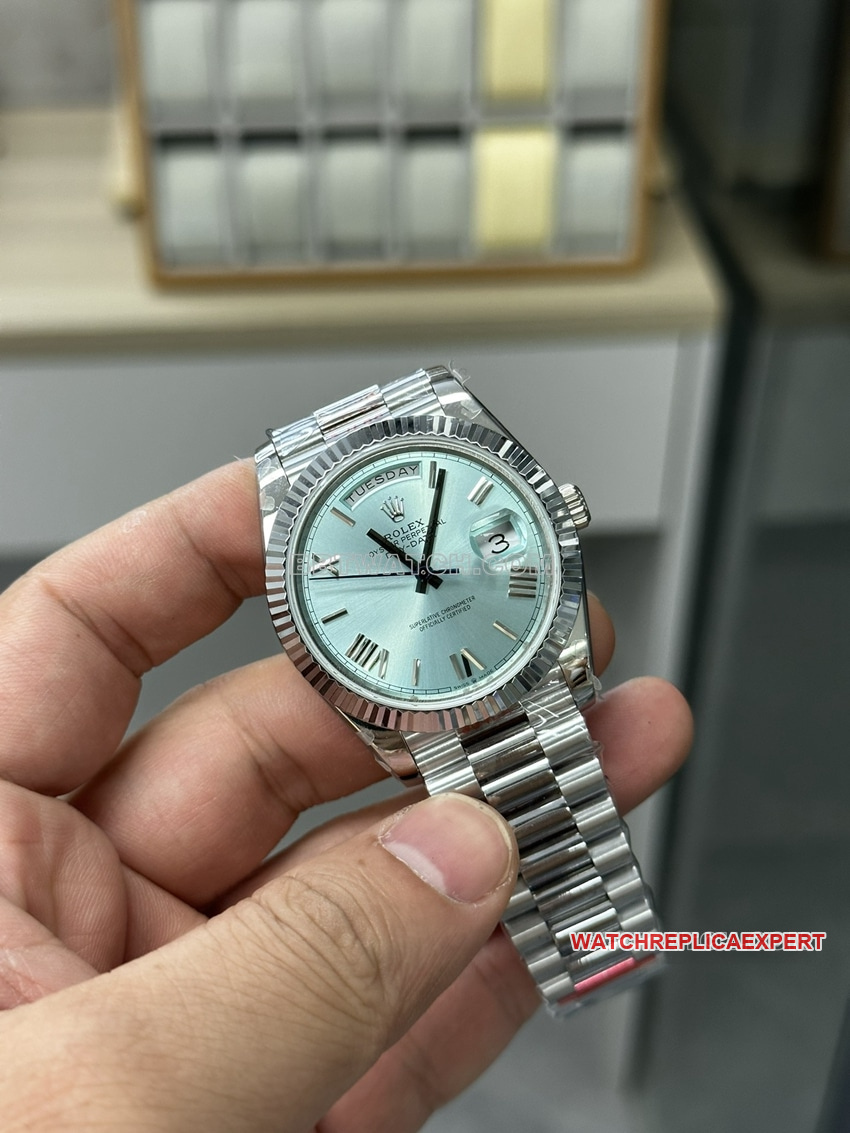 GM FactoryRolexDay-Date type top-tier 1:1super ice blue dialm228236-0018front live photo