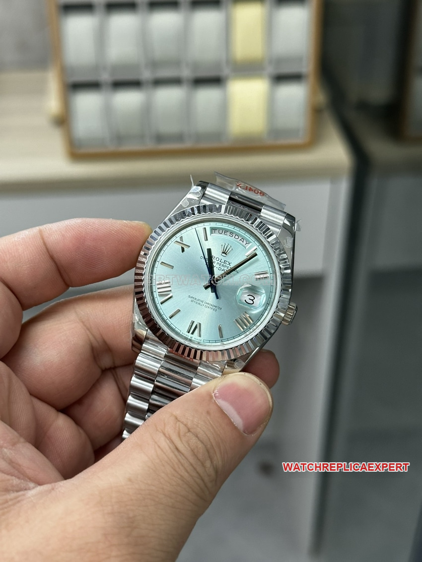 GM FactoryRolexDay-Date type top-tier 1:1super ice blue dialm228236-0018front live photo