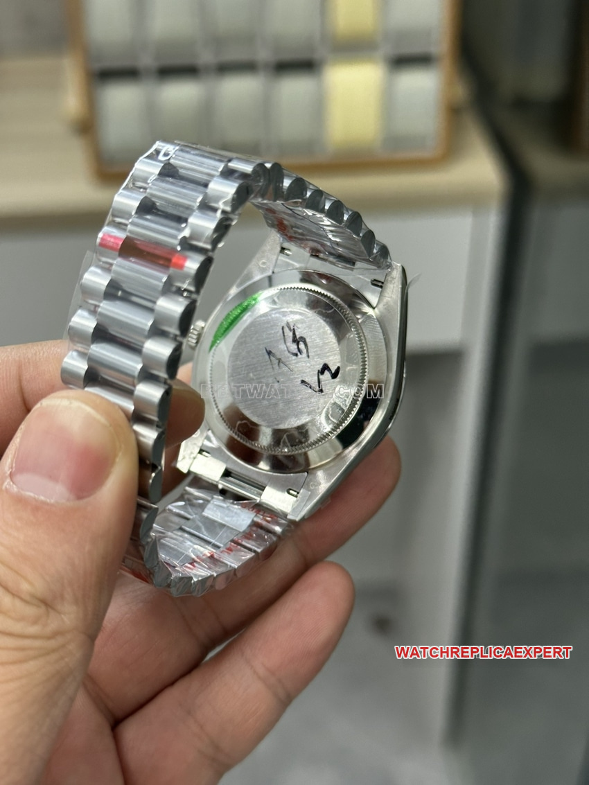 GM FactoryRolexDay-Date type top-tier 1:1super ice blue dialm228236-0018caseback live photo