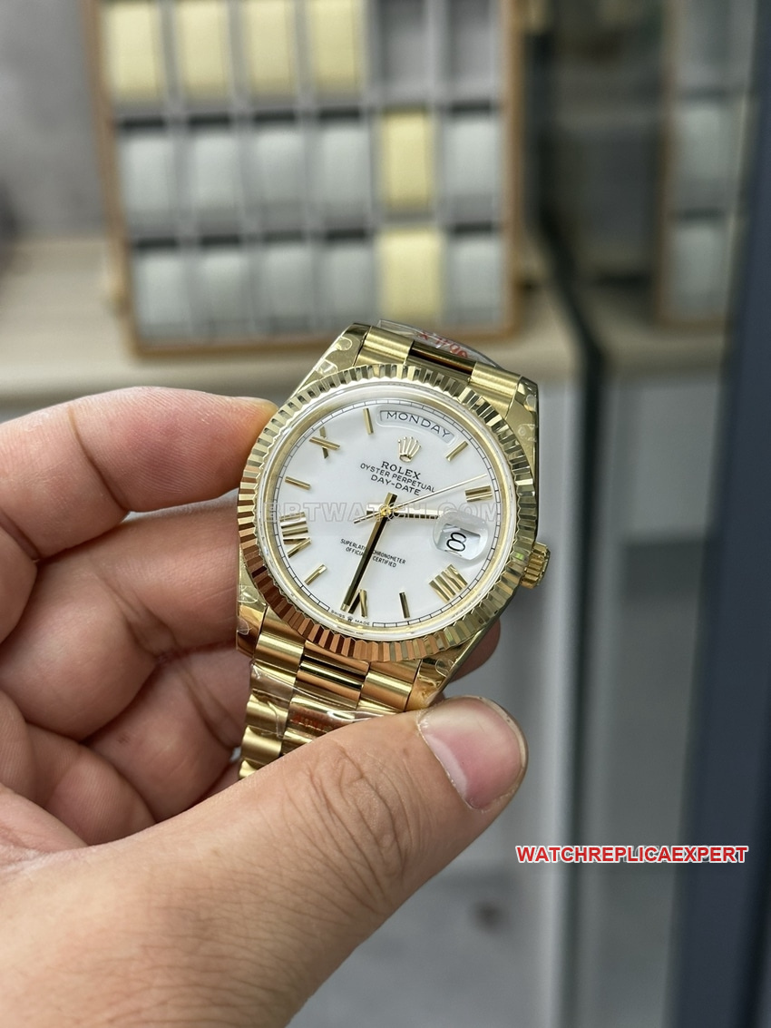 GM FactoryRolexDay-Date type 1:1super clonewhite dialm228238-0042front live photo