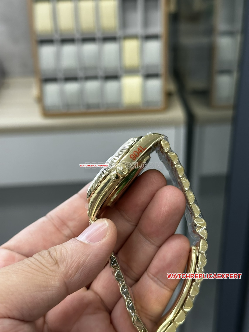GM FactoryRolexDay-Date type 1:1super clonewhite dialm228238-0042side live photo
