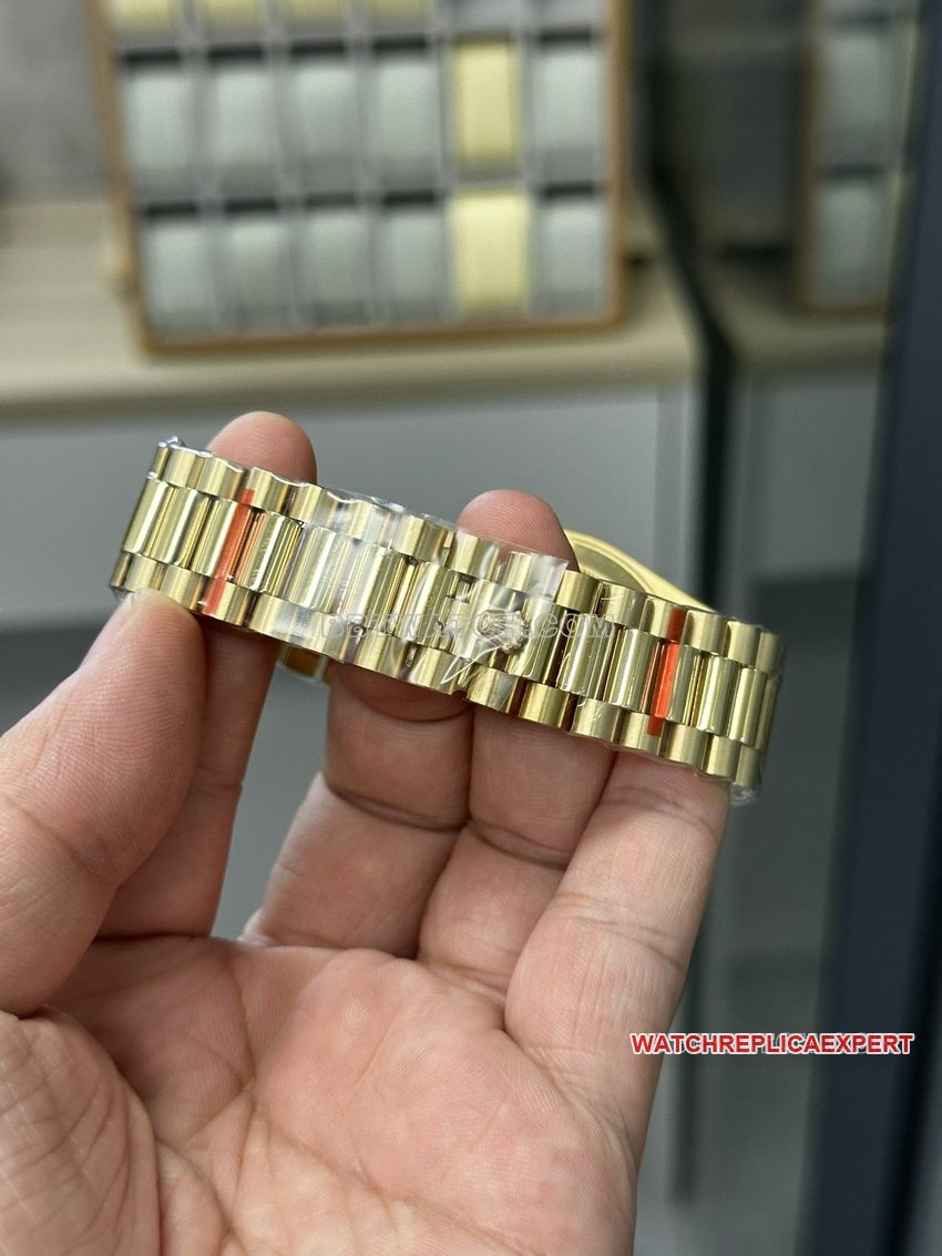 GM FactoryRolexDay-Date type 1:1super clonewhite dialm228238-0042braceletlive photos