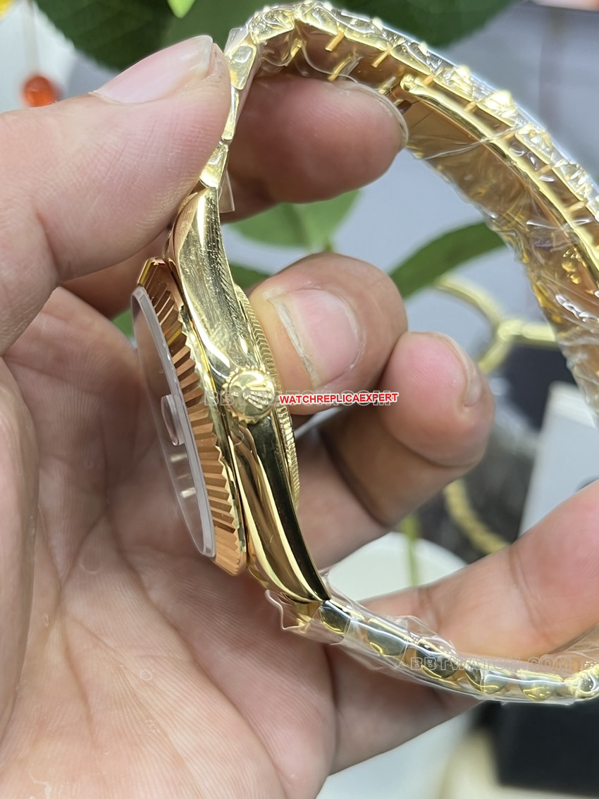 GM FactoryRolexDay-Date type 1:1top-tier black rock sugar m228238-0004side live photo