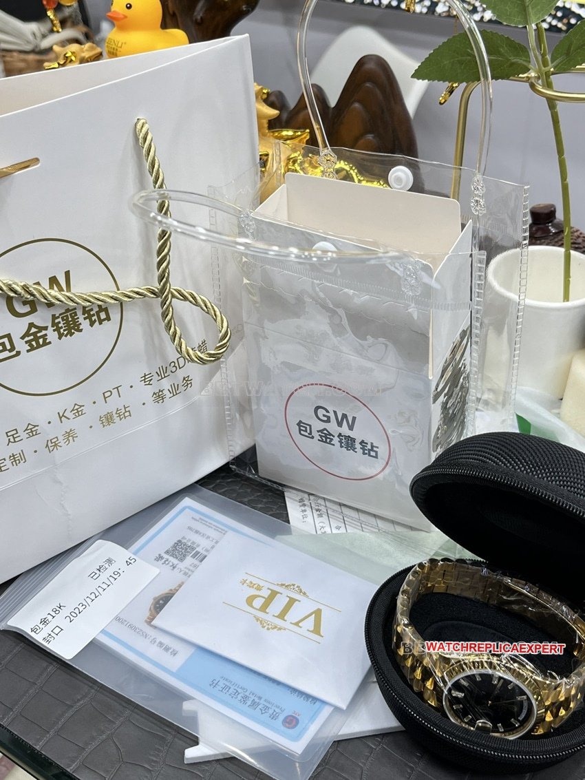 GM FactoryRolexDay-Date type 1:1top-tier black rock sugar m228238-0004front live photo