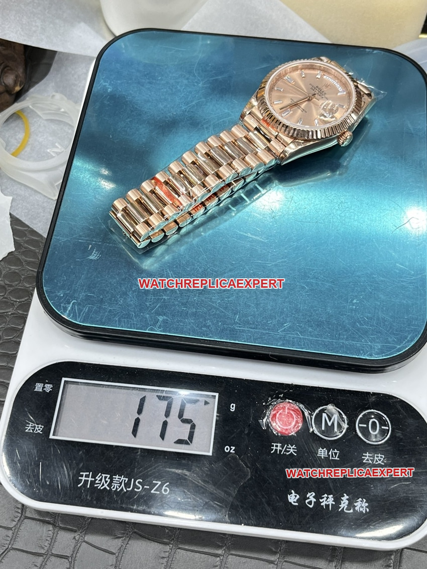 GM FactoryRolexDay-Date type top-tier 1:1high-quality replicarose gold disc front live photo