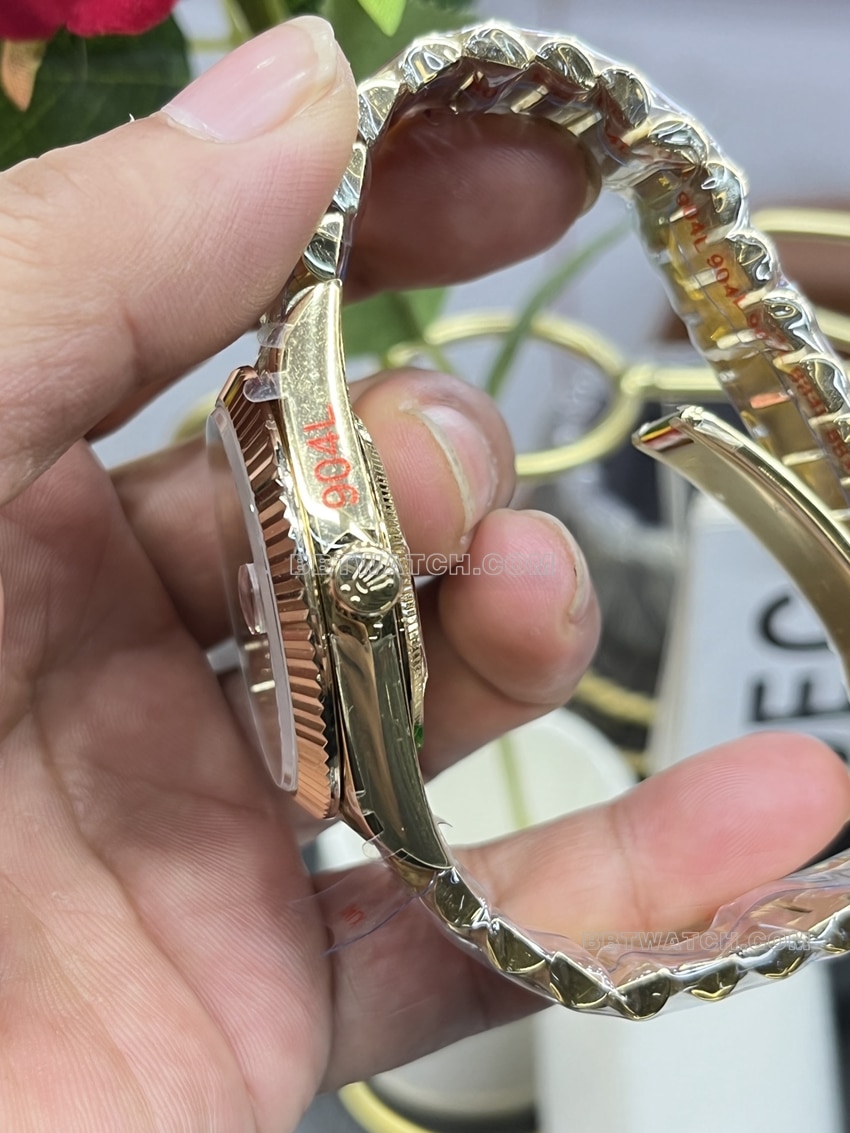 GM FactoryRolexDay-Date type top-tier 1:1super champagne tray m228238-0005side live photo