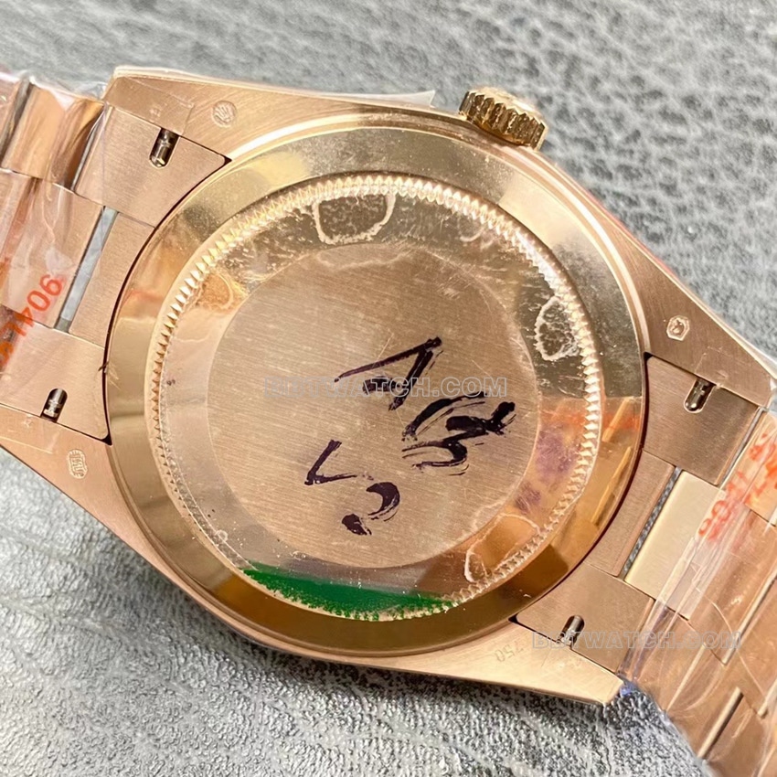 GM FactoryRolexDay-Date type top-tier coffee tray rose goldm228235-0002caseback live photo