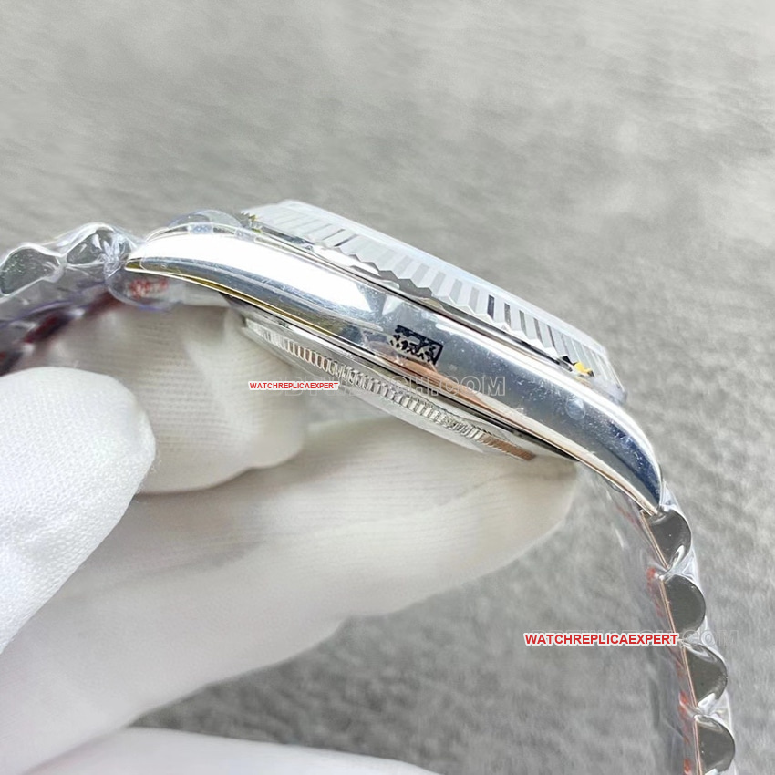GM FactoryRolexDay-Date type 1:1super clonewhite dialm228239-0046side live photo