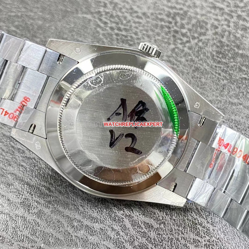GM FactoryRolexDay-Date type 1:1super clonewhite dialm228239-0046caseback live photo