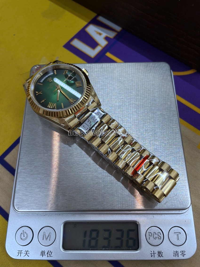 QF factory RolexDay-Date type 1:1top-tier smoked green m228238-0069front live photo