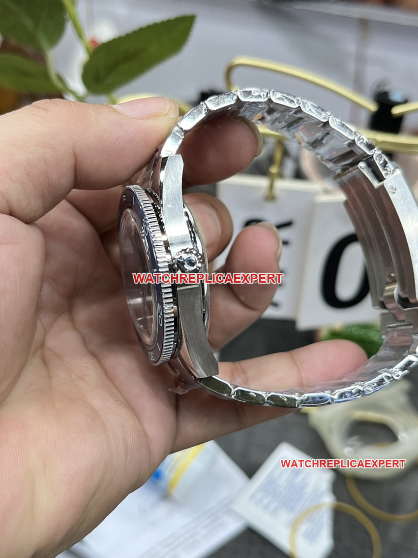 VS FactoryOmegaSeamaster1:1top-tier replicablue dial234.30.41.21.03.002side live photo