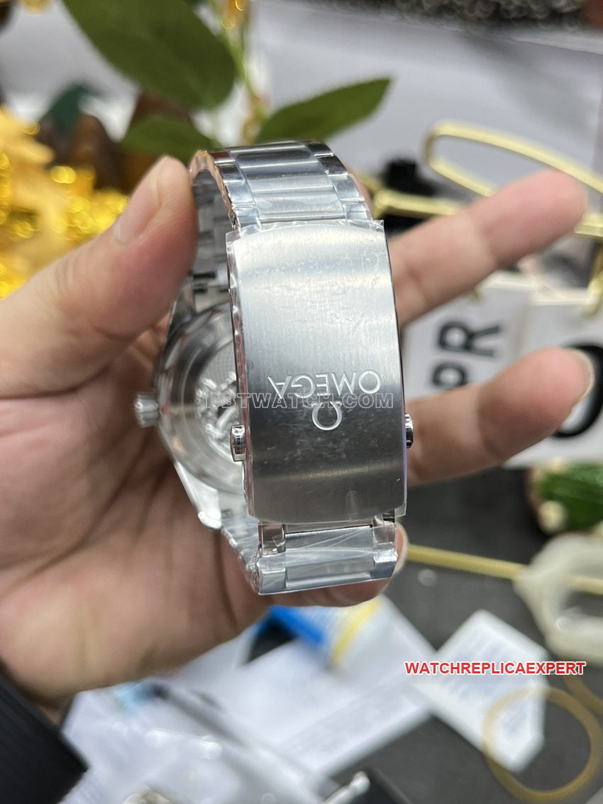 VS FactoryOmegaSeamaster1:1top-tier replicablue dial234.30.41.21.03.002clasplive photos
