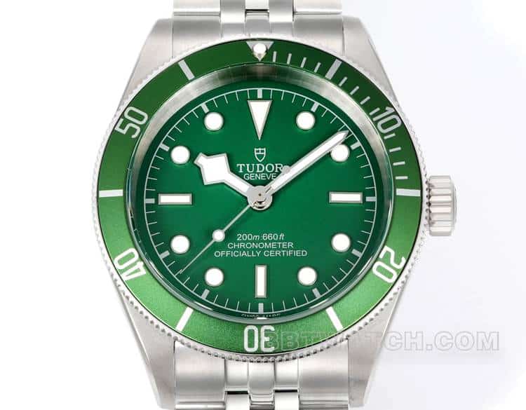 3TTudor Biwan top-tier 1:1high-quality replicagreen dialsteel bracelet model 79230Gfront live photo