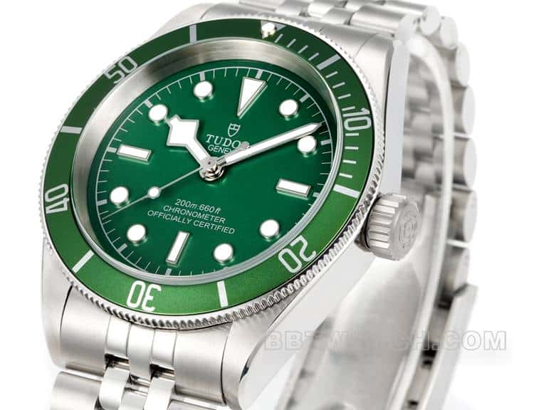 3TTudor Biwan top-tier 1:1high-quality replicagreen dialsteel bracelet model 79230Gfront live photo