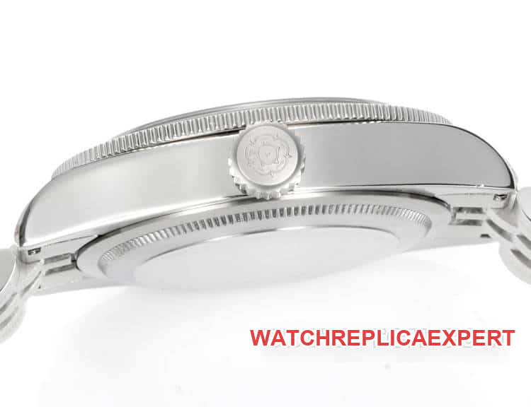 3TTudor Biwan top-tier 1:1high-quality replicagreen dialsteel bracelet model 79230Gside live photo