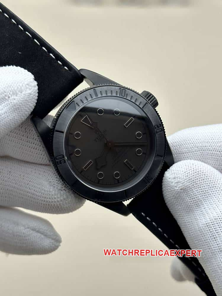 GRTudor Biwan 1:1top-tier replicablack dialleather strap model 2019 Only Watchfront live photo