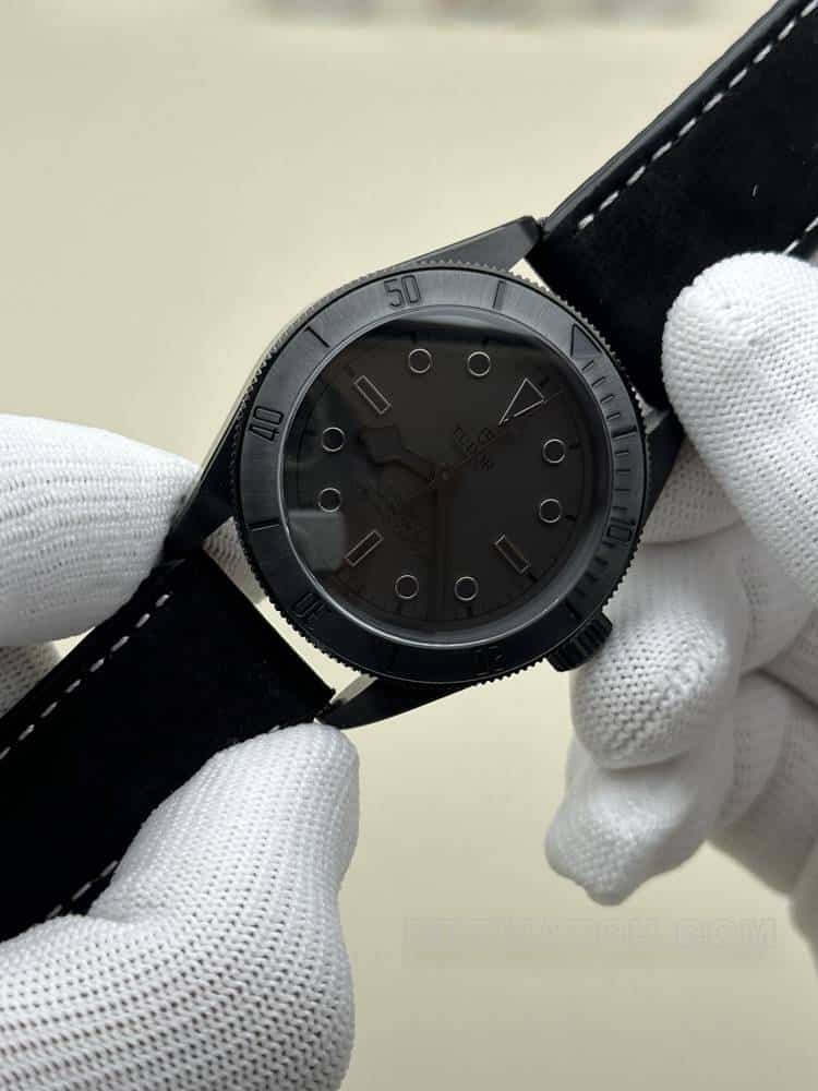 GRTudor Biwan 1:1top-tier replicablack dialleather strap model 2019 Only Watchfront live photo