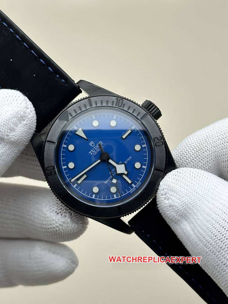 GRTudor Biwan top-tier 1:1high-quality replicablue dialleather strap model M79210front live photo