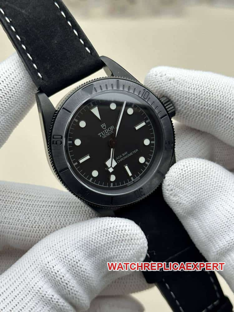 GRTudor Biwan top-tier 1:1super cloneblack dialleather strap model M79210front live photo