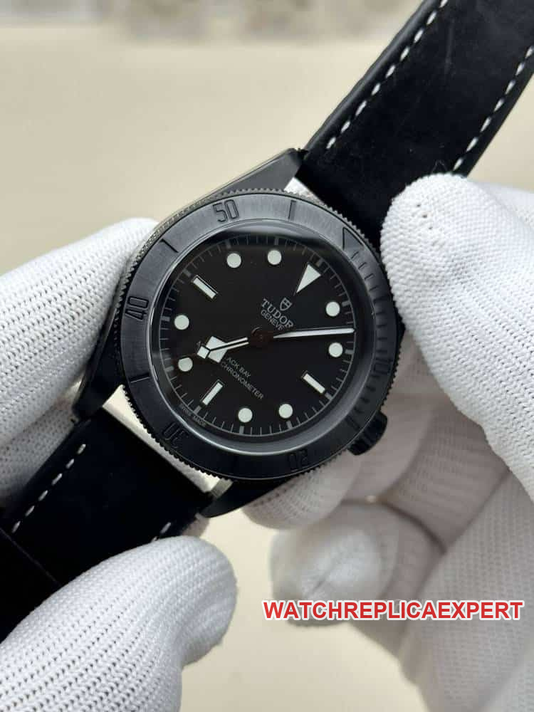 GRTudor Biwan top-tier 1:1super cloneblack dialleather strap model M79210front live photo