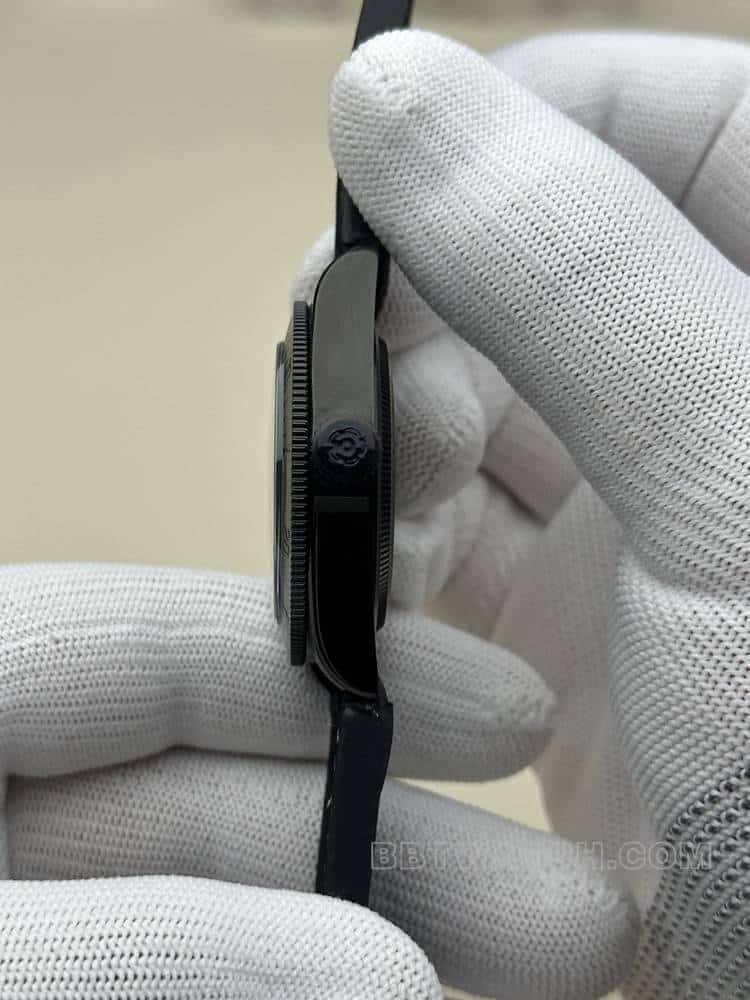 GRTudor Biwan top-tier 1:1super cloneblack dialleather strap model M79210side live photo