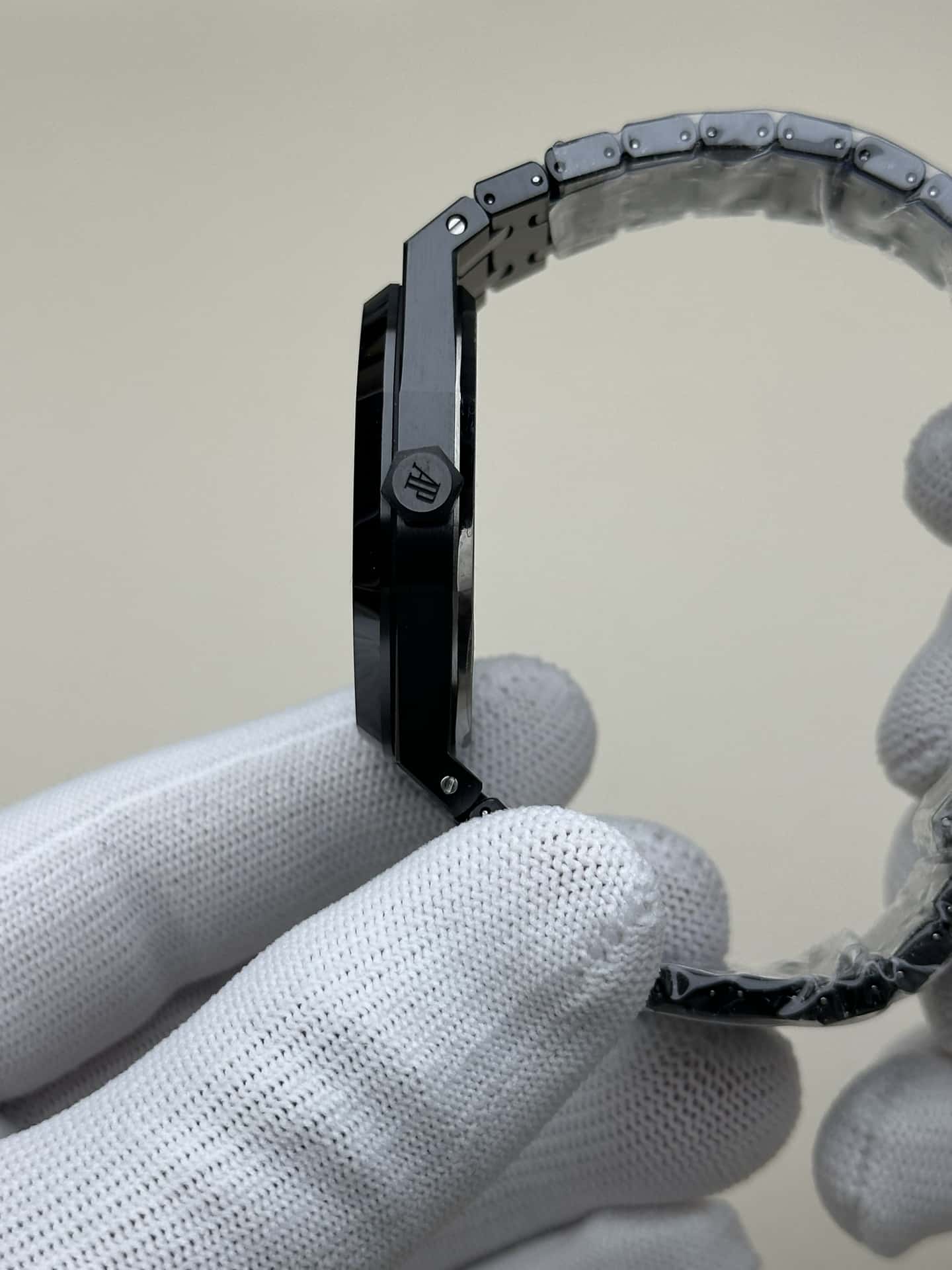 THBAudemars PiguetRoyal Oak1:1super black ceramic hollow plate steel bracelet model 15416side live photo