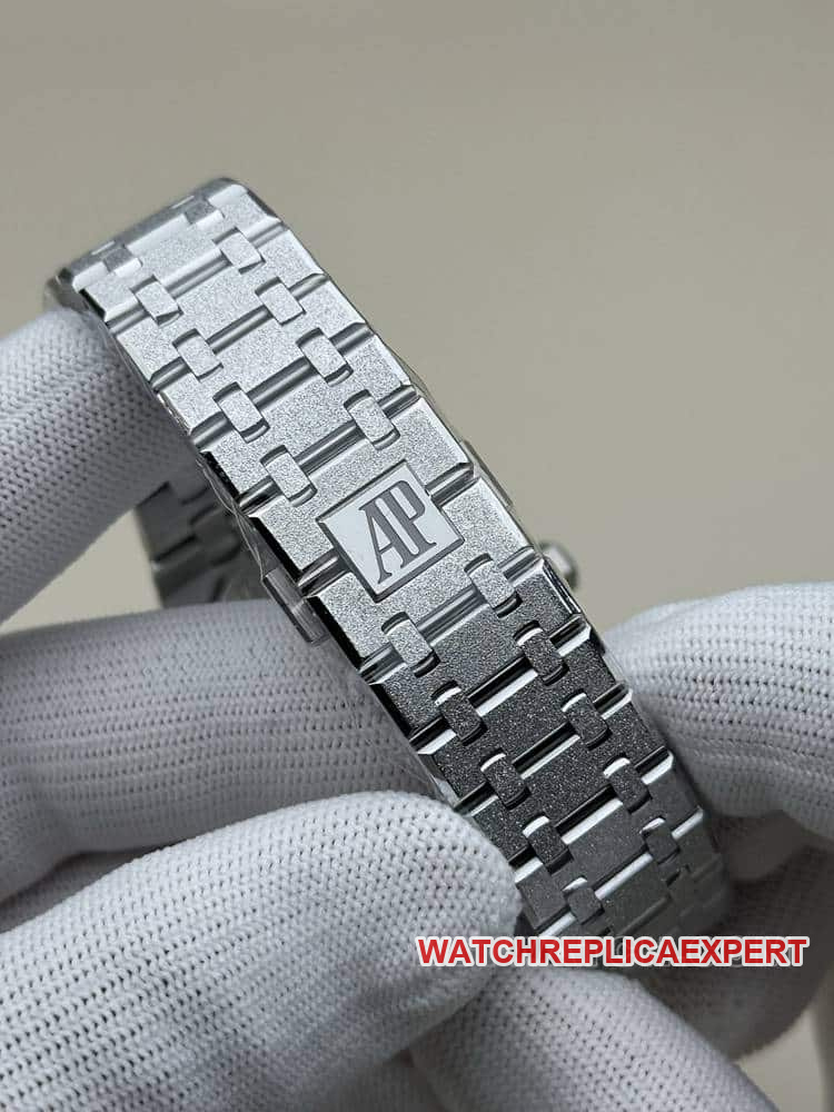 THBAudemars PiguetRoyal Oak1:1super dark gray hollow plate steel bracelet model 15407braceletlive photos