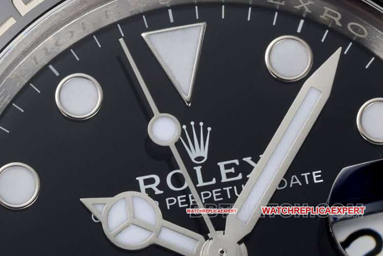 CleanRolexGMT-Master type top-tier 1:1super cloneblack dial black and gray circle steel bracelet model 126710front live photo