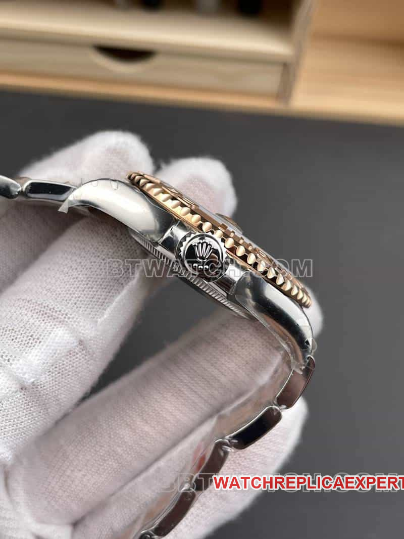 VSRolex Yacht-Master chocolate plate gold steel bracelet model 126621side live photo